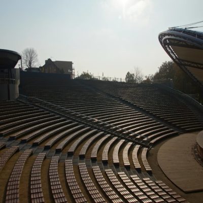 mragowo-amphitheatre-on-lake-czos