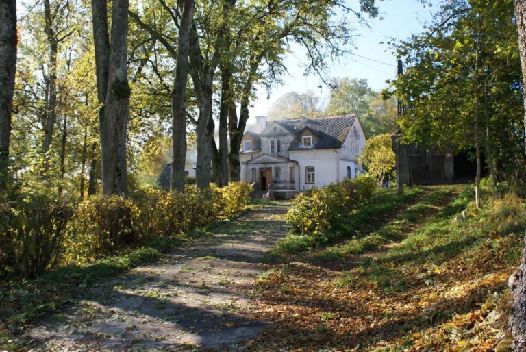 parcz-19th-century-manor-house