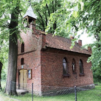 knipy-neogotycka-kaplica