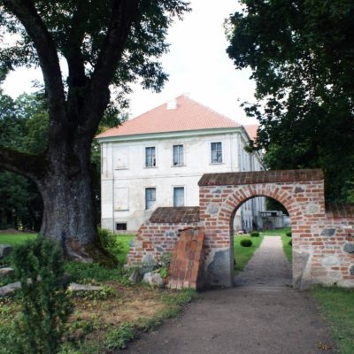 nakomiady-XVII-wieczny-palac-z-ogrodami