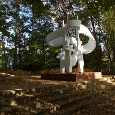 wegorzewo-pomnik-i-cmentarz-zolnierzy-radzieckich