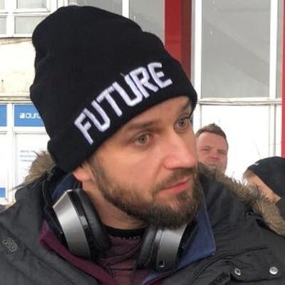 DOMALEWSKI Z PASZPORTEM POLITYKI